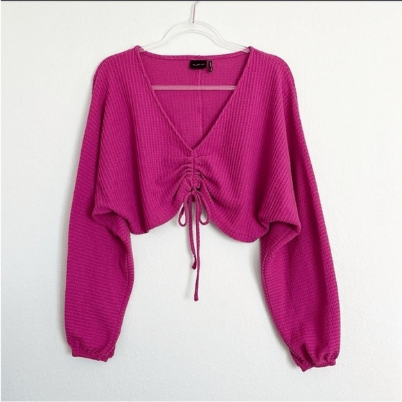 Urban Outfitters Ruched Long-Sleeve Bow Tie Pink Crop Top size Medium - Picture 2 of 7
